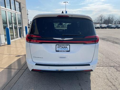 Bright White Clearcoat 2024 Chrysler Pacifica Touring L
