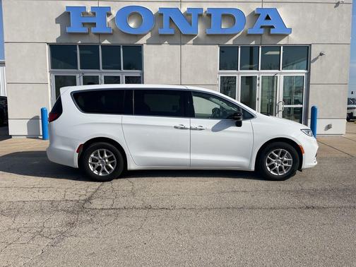 Bright White Clearcoat 2024 Chrysler Pacifica Touring L