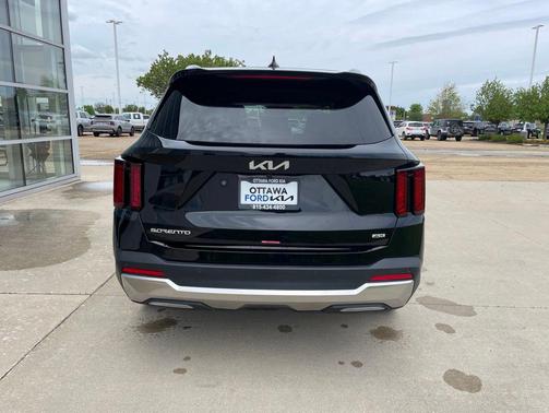 Ebony Black 2025 Kia Sorento S