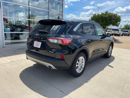 Agate Black Metallic 2022 Ford Escape SE