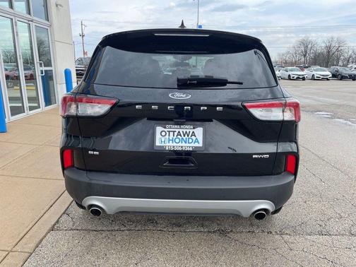 Agate Black Metallic 2022 Ford Escape SE