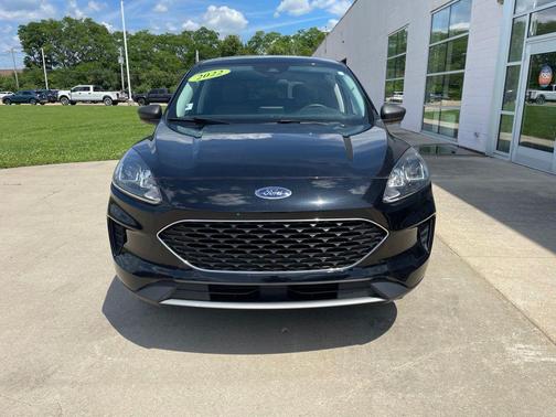 Agate Black Metallic 2022 Ford Escape SE