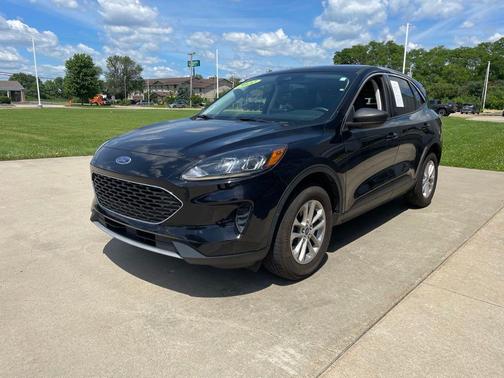 Agate Black Metallic 2022 Ford Escape SE