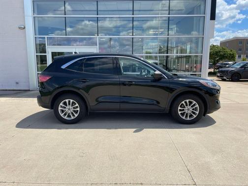 Agate Black Metallic 2022 Ford Escape SE
