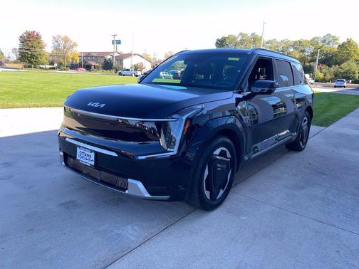 Aurora Black Pearl 2024 Kia EV9 Land