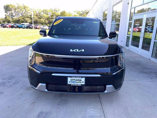 Aurora Black Pearl 2024 Kia EV9 Land