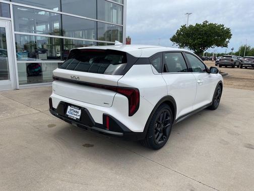 Snow White Pearl 2026 Kia K4 GT-Line Turbo