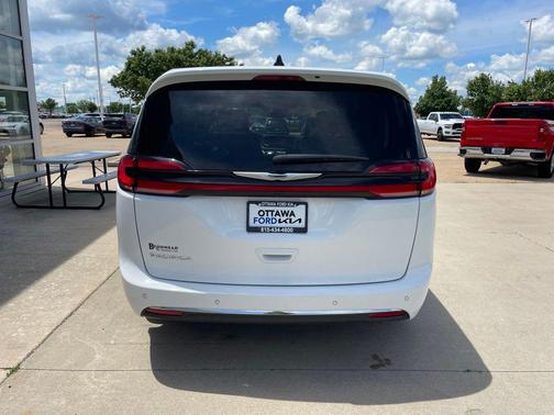 Bright White Clearcoat 2024 Chrysler Pacifica Touring L