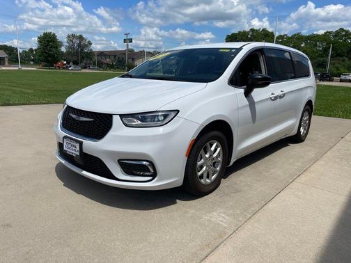 Bright White Clearcoat 2024 Chrysler Pacifica Touring L