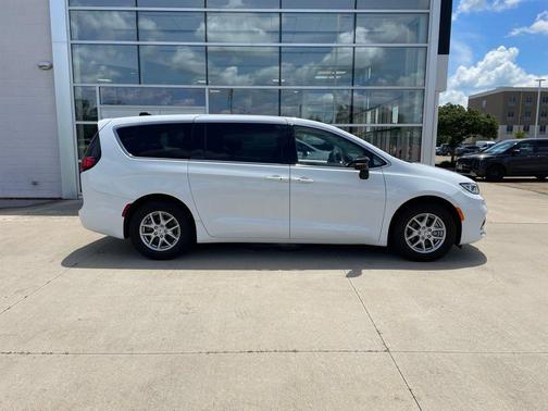 Bright White Clearcoat 2024 Chrysler Pacifica Touring L