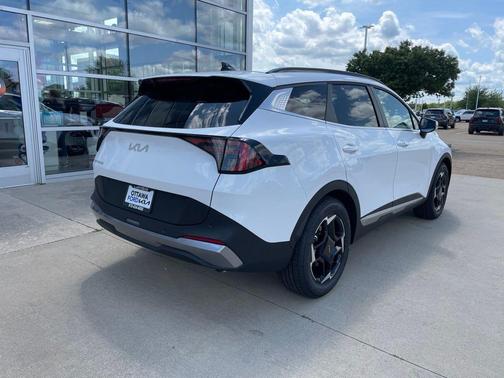 Glacial White Pearl 2026 Kia Sportage EX