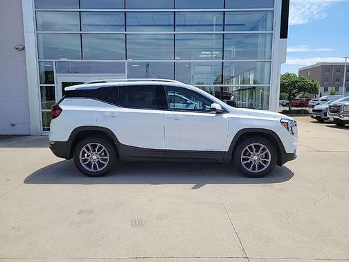 Summit White 2023 GMC Terrain SLT