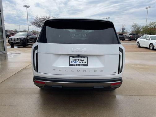 Glacial White Pearl 2027 Kia Telluride S
