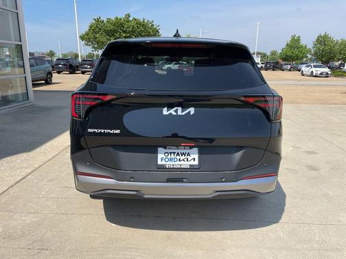 Ebony Black 2026 Kia Sportage LX