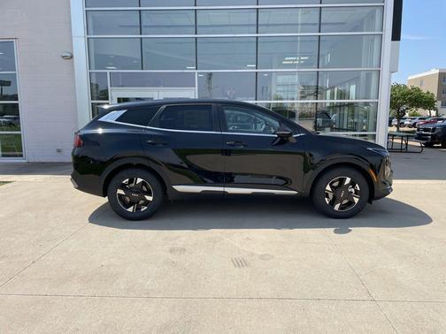 Ebony Black 2026 Kia Sportage LX