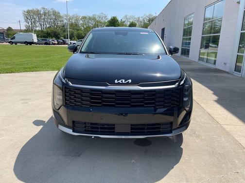 Ebony Black 2026 Kia Sportage LX