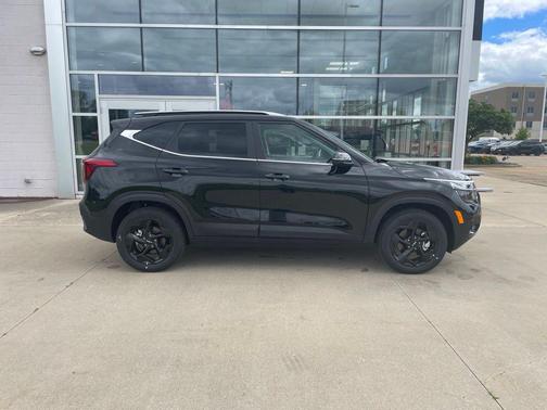 Fusion Black 2026 Kia Seltos EX