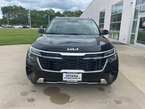 Fusion Black 2026 Kia Seltos EX