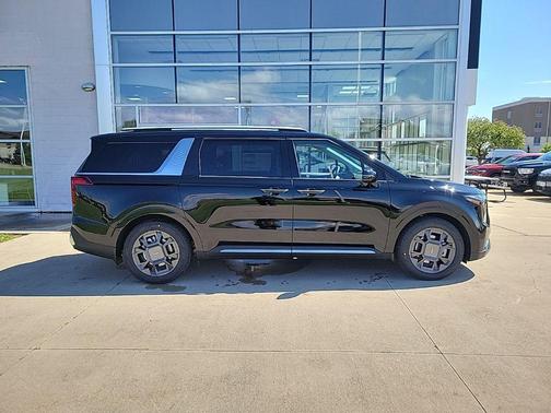 Aurora Black Pearl 2026 Kia Carnival SX