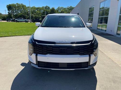 Glacial White Pearl 2026 Kia Sportage EX