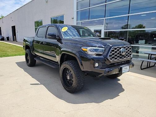 Midnight Black Metallic 2022 Toyota Tacoma TRD Sport