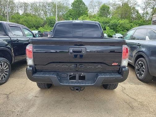 Midnight Black Metallic 2022 Toyota Tacoma TRD Sport
