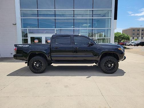 Midnight Black Metallic 2022 Toyota Tacoma TRD Sport