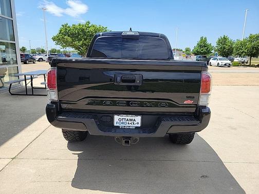 Midnight Black Metallic 2022 Toyota Tacoma TRD Sport