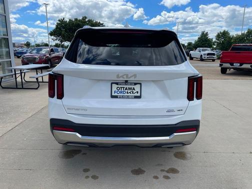 Glacial White Pearl 2026 Kia Sorento EX