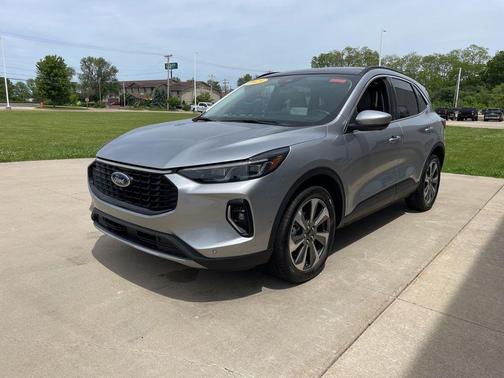 Iconic Silver Metallic 2023 Ford Escape Platinum
