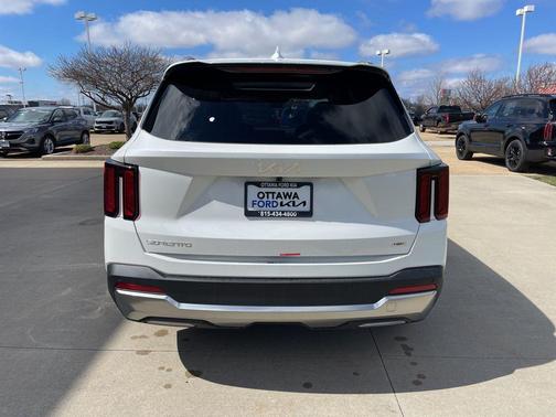 Snow White Pearl 2026 Kia Sorento Hybrid EX