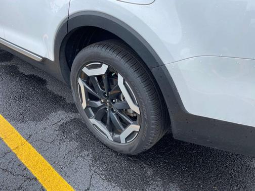 Glacial White Pearl 2024 Kia Telluride EX