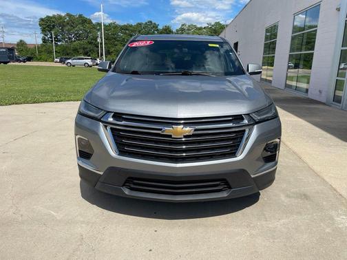 Sterling Gray Metallic 2023 Chevrolet Traverse LT Cloth