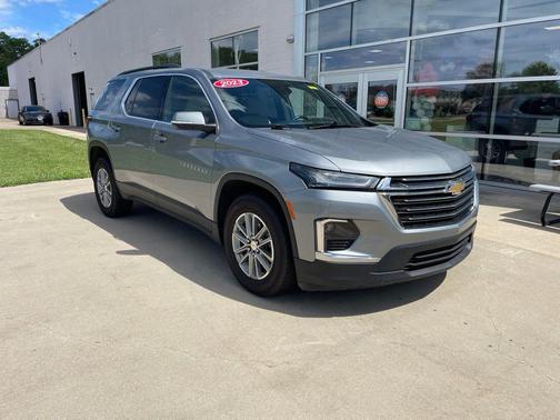 Sterling Gray Metallic 2023 Chevrolet Traverse LT Cloth