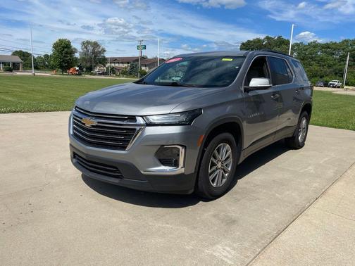 Sterling Gray Metallic 2023 Chevrolet Traverse LT Cloth