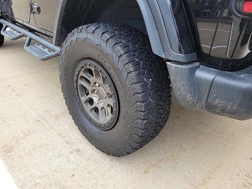 Black Clearcoat 2023 Jeep Wrangler Rubicon 392