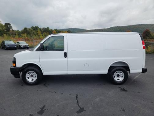 2025 GMC Savana 3500 RWD 3500 Regular Wheelbase Work Van