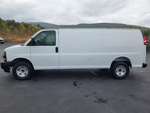 2025 GMC Savana 2500 Work Van