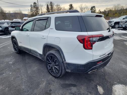 2022 GMC Acadia AWD SLT