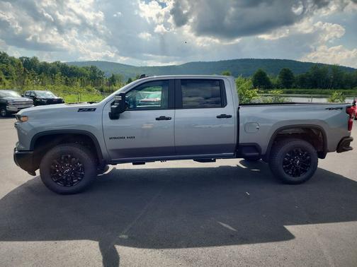 Sterling Gray Metallic 2026 Chevrolet Silverado 2500 Custom