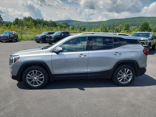 Sterling Metallic 2023 GMC Terrain SLT
