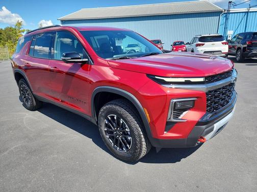 Radiant Red Tintcoat 2026 Chevrolet Traverse AWD Z71