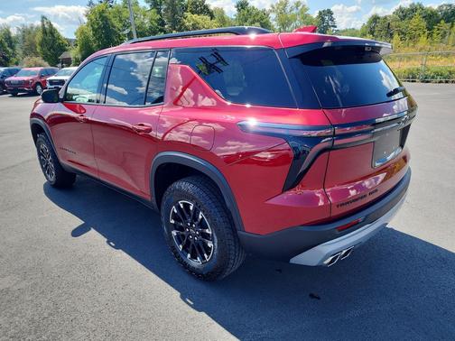Radiant Red Tintcoat 2026 Chevrolet Traverse AWD Z71