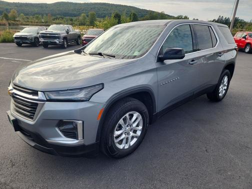 Sterling Gray Metallic 2023 Chevrolet Traverse LS