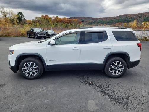 2023 GMC Acadia AWD SLT