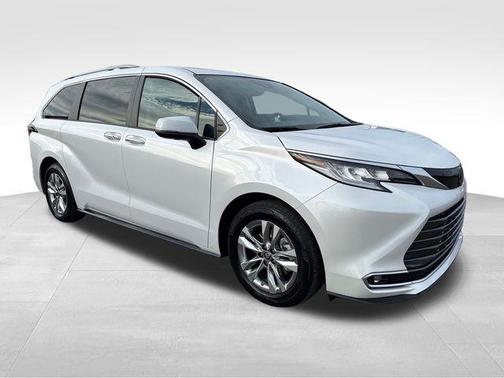 2023 Toyota Sienna Limited