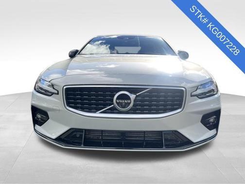 2019 Volvo S60 T6 R-Design