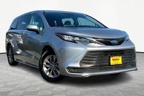 2023 Toyota Sienna LE