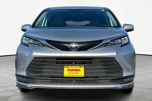 2023 Toyota Sienna LE