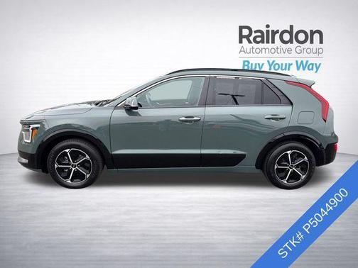 Cityscape Green 2023 Kia Niro SX